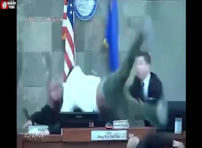 Video :He attacks the judge because he is furious over his conviction